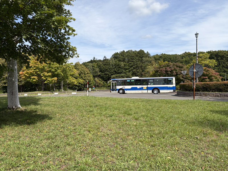 北海道開拓の村を出発するJRバス