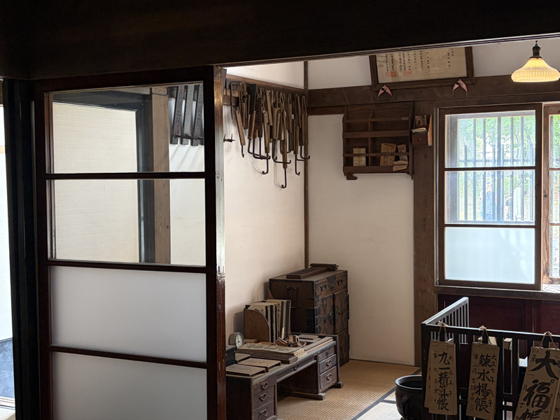 開拓の村鰊御殿の帳簿の部屋が別に設けられている様子