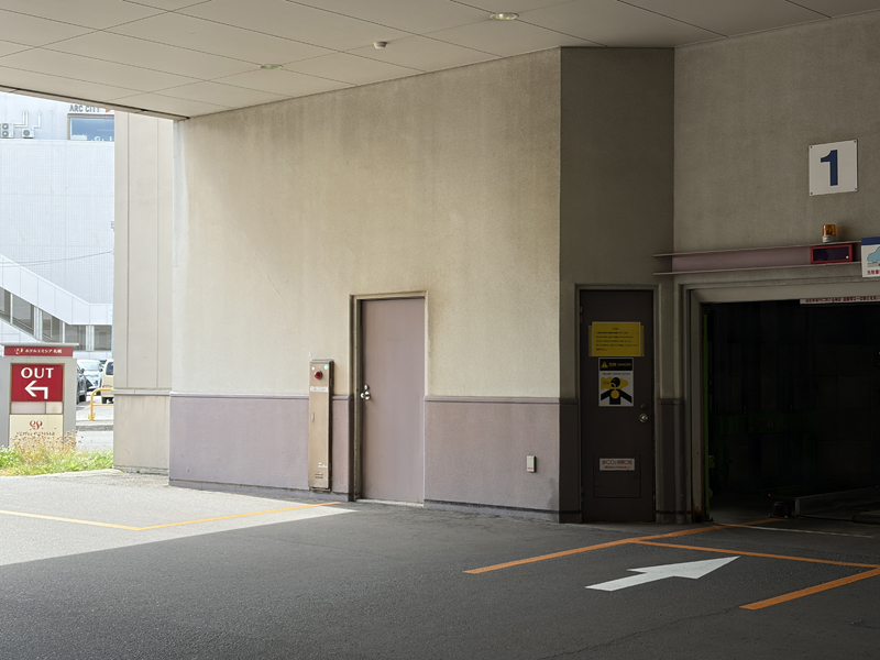 ホテル駐車場の出口