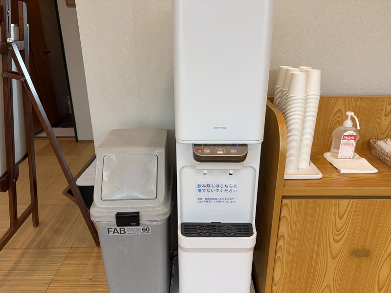 脱衣所に設置されたウォーターサーバー
