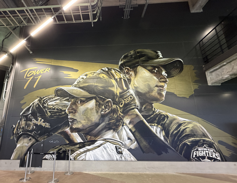 大谷翔平選手とダルビッシュ有選手が描かれた巨大壁画